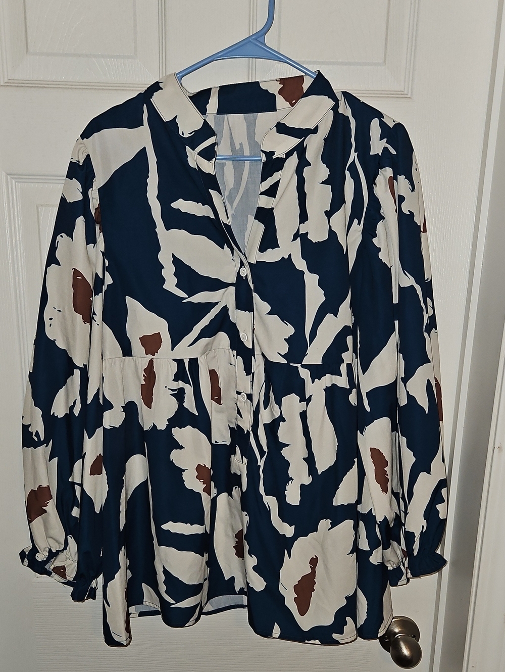 Navy Blue & Ivory Floral Print Button-Front Blouse
